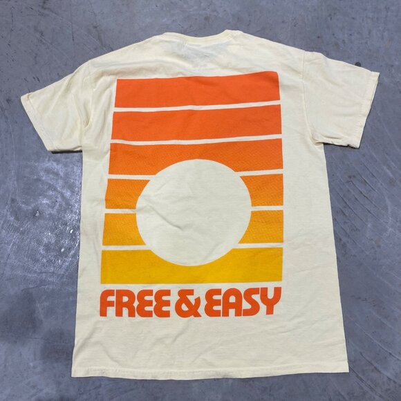 $58 NEW FREE & EASY RETRO SUNSET YELLOW TEE - Picture 1 of 4